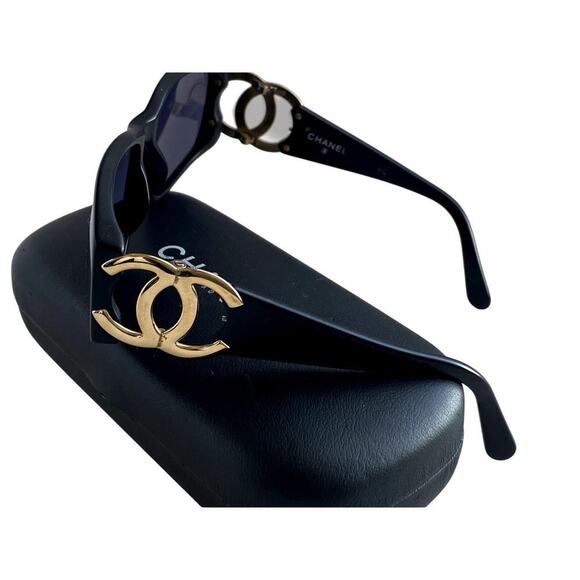 Authentic Chanel CC Logo Black Sunglasses with Case - Picture 2 of 11